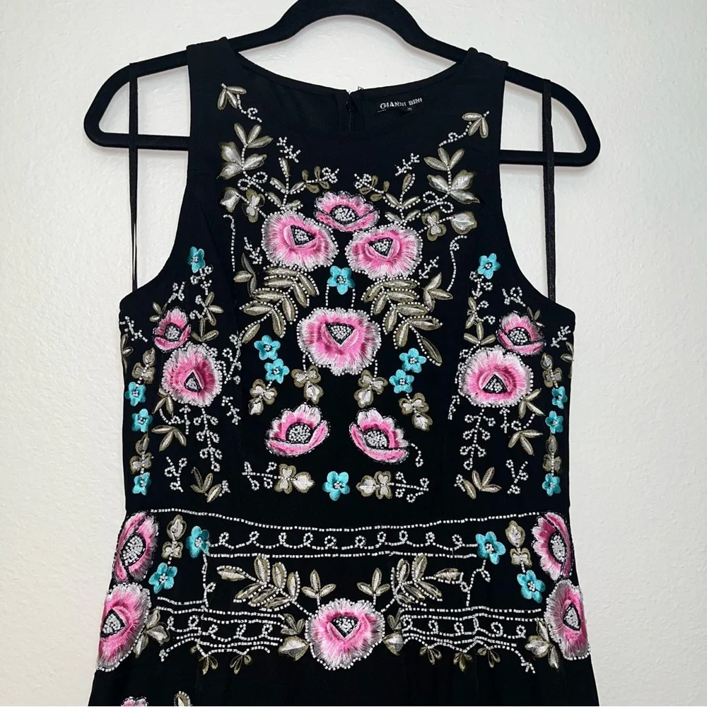 Gianni Bini woman’s Floral embroidered beaded stunning dress sz 10